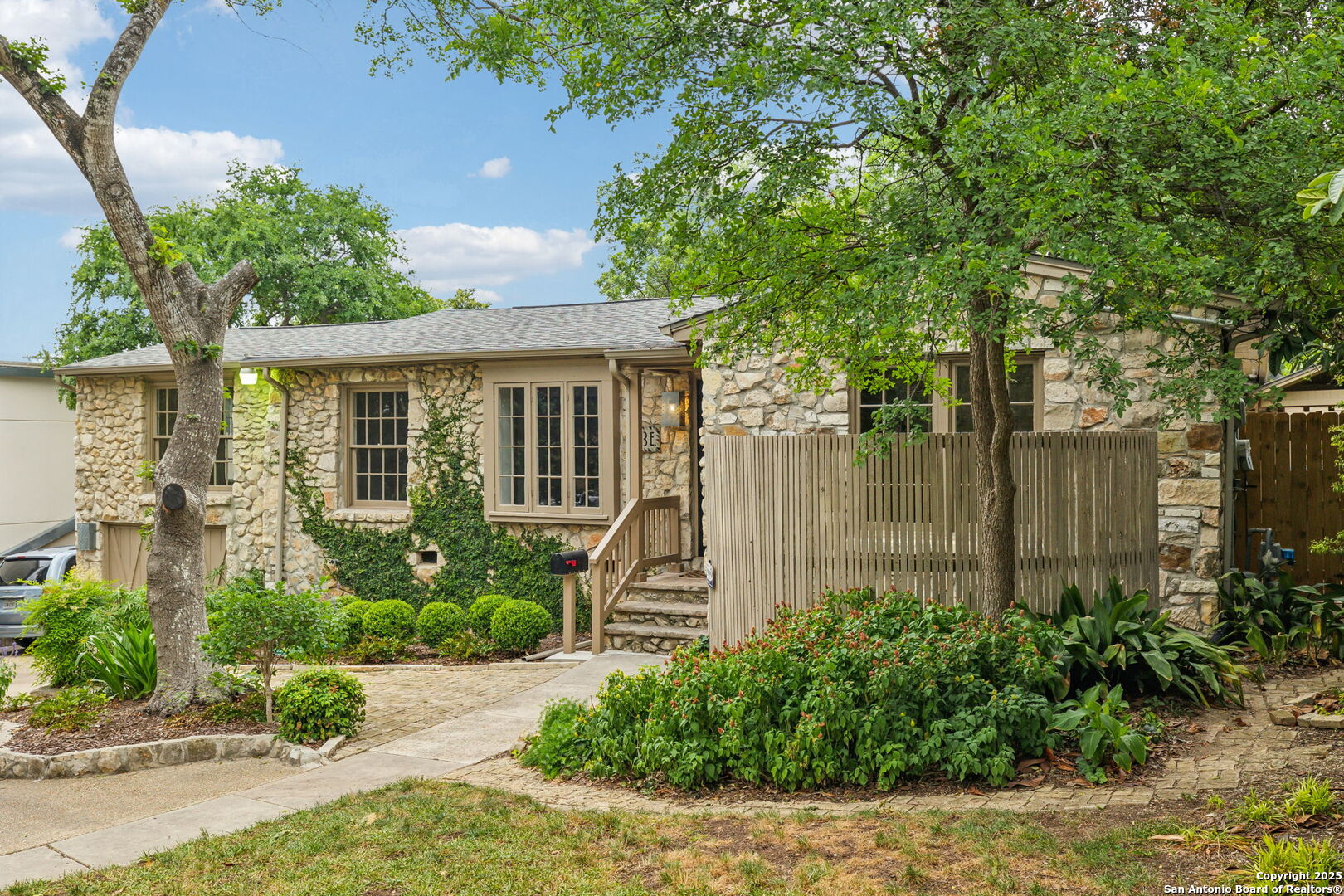 113 E Sunset San Antonio TX 78209
