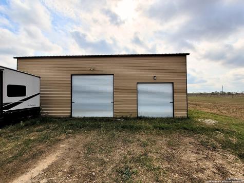 2072 County Road 421 Stockdale TX 78160