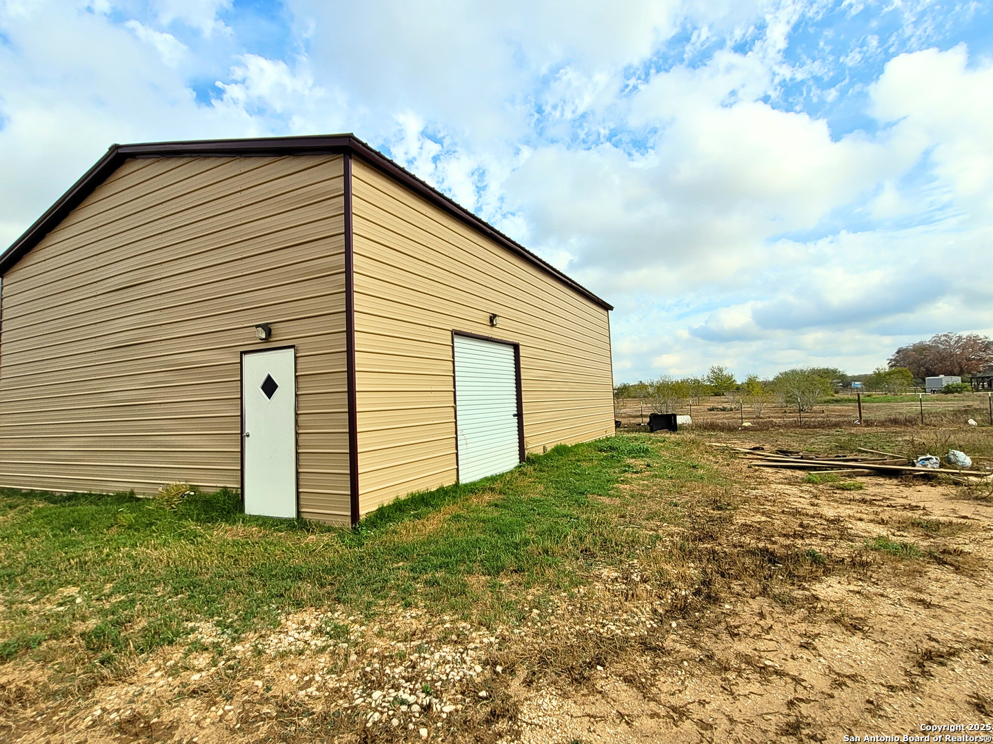 2072 County Road 421 Stockdale TX 78160
