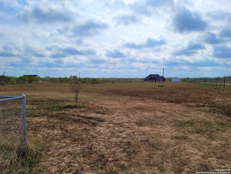 2072 County Road 421 Stockdale TX 78160