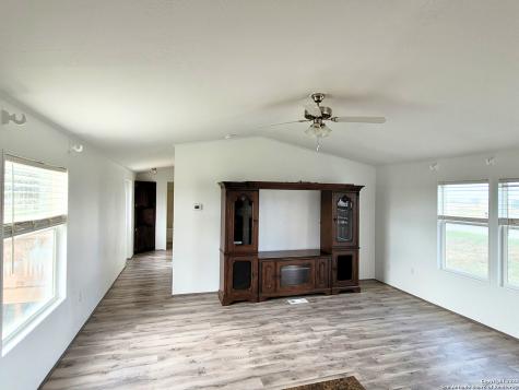 2072 County Road 421 Stockdale TX 78160