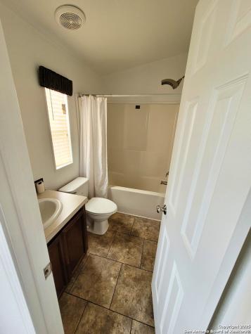 2072 County Road 421 Stockdale TX 78160