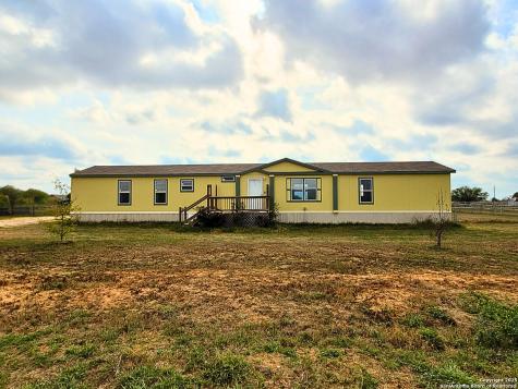 2072 County Road 421 Stockdale TX 78160