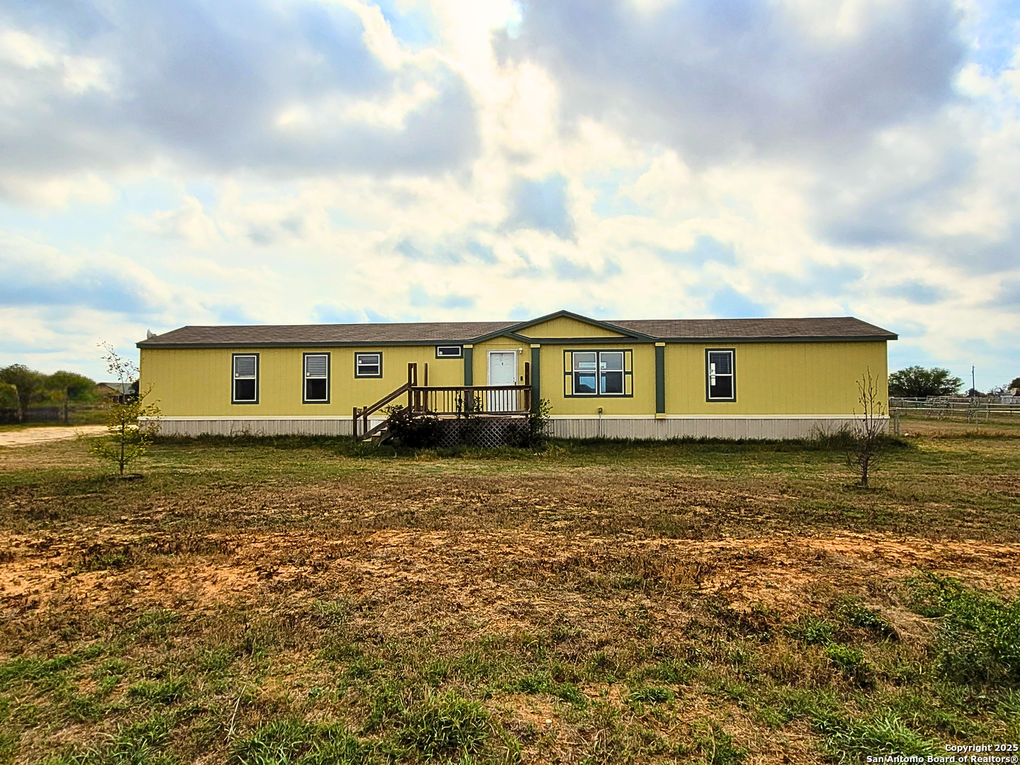 2072 County Road 421 Stockdale TX 78160