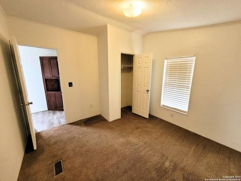 2072 County Road 421 Stockdale TX 78160
