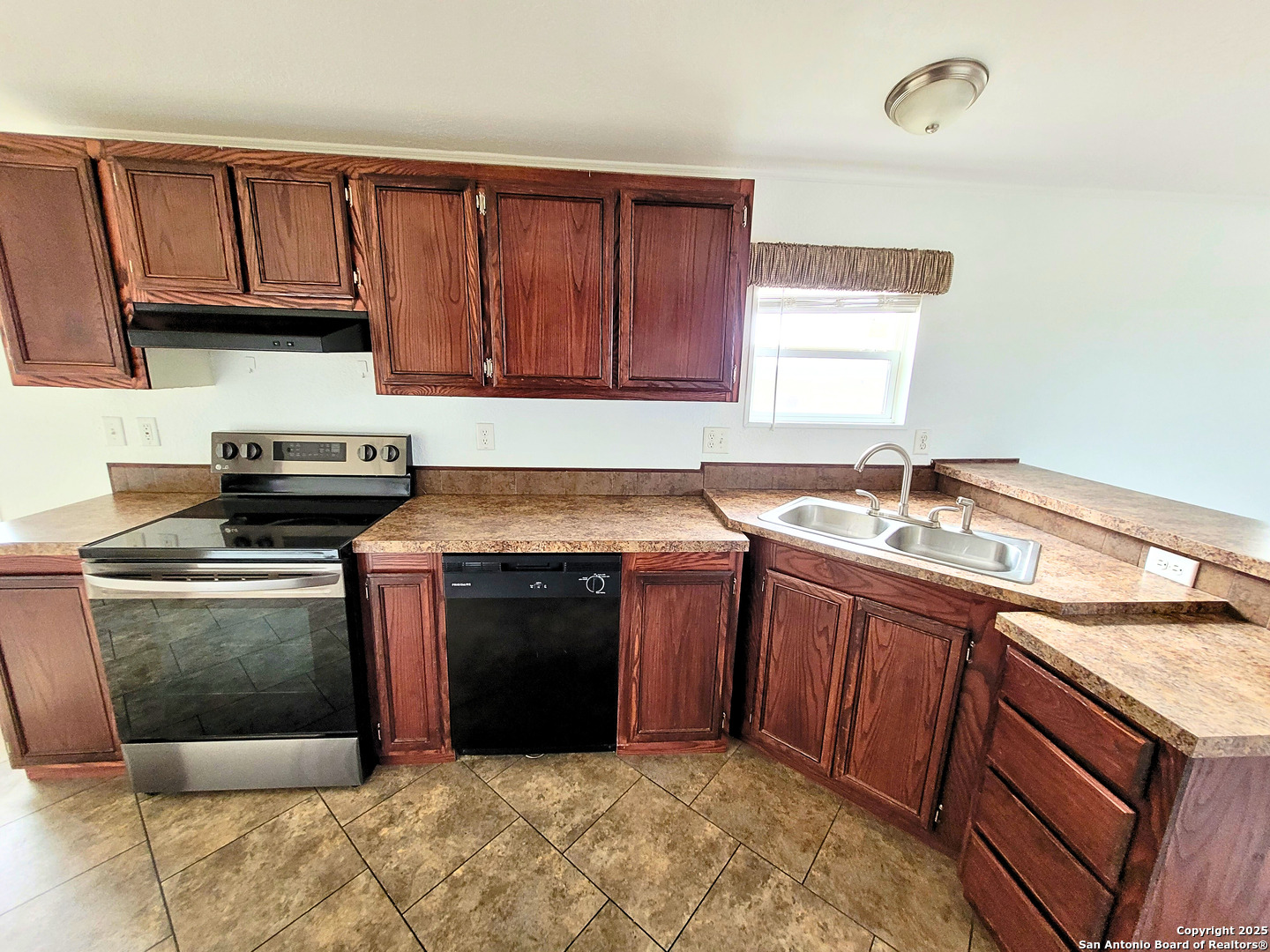 2072 County Road 421 Stockdale TX 78160