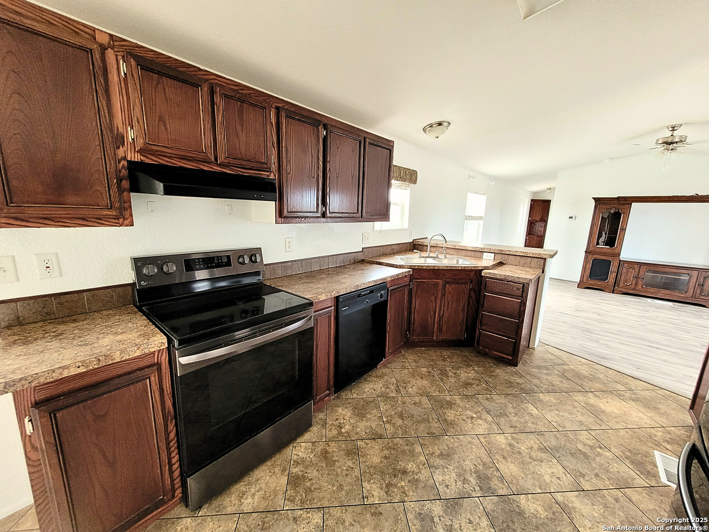2072 County Road 421 Stockdale TX 78160