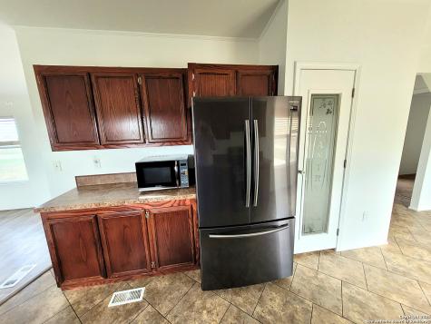 2072 County Road 421 Stockdale TX 78160