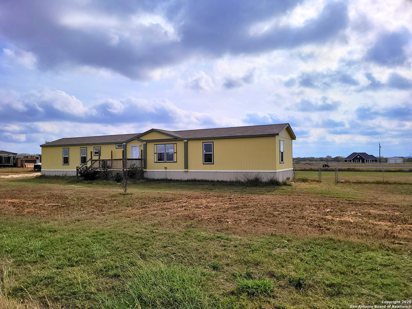 2072 County Road 421 Stockdale TX 78160