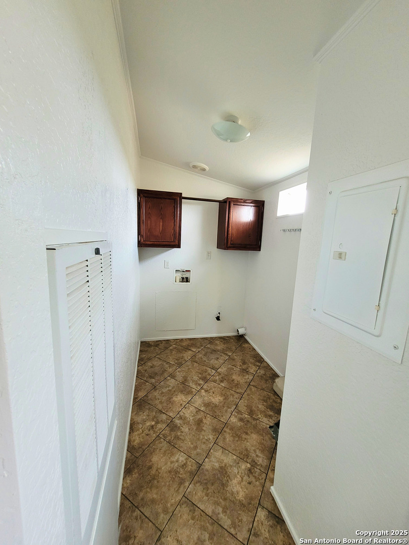 2072 County Road 421 Stockdale TX 78160