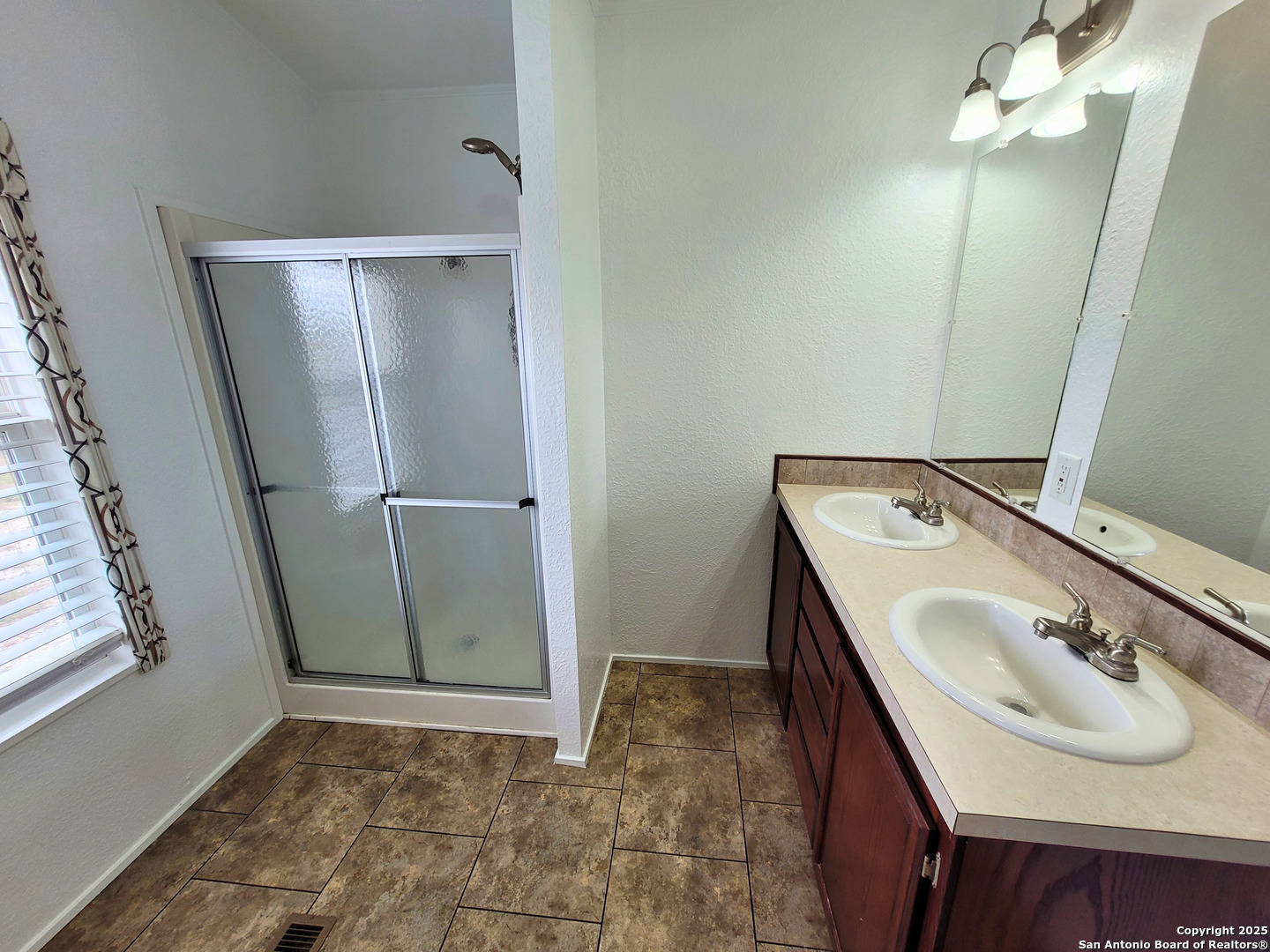2072 County Road 421 Stockdale TX 78160