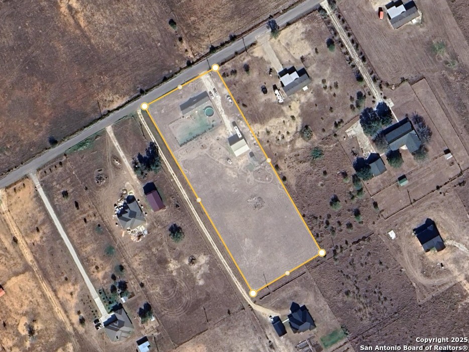2072 County Road 421 Stockdale TX 78160