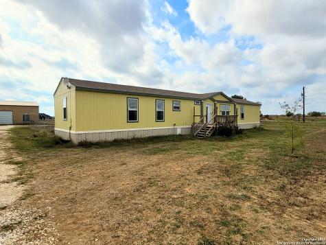 2072 County Road 421 Stockdale TX 78160