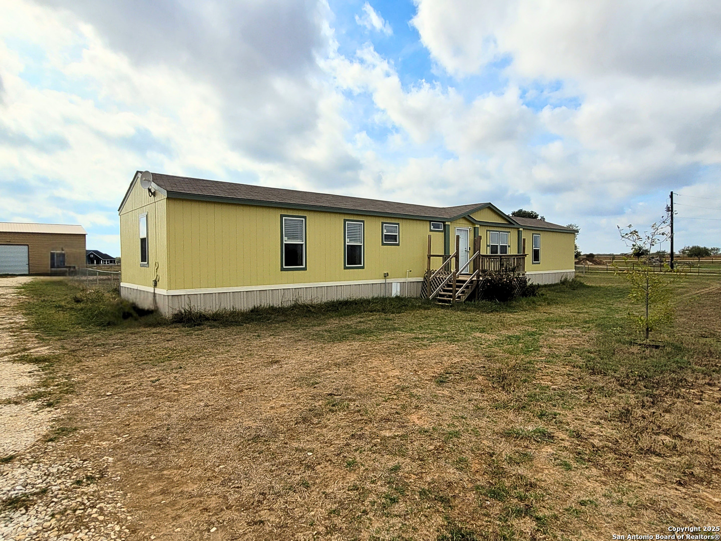 2072 County Road 421 Stockdale TX 78160
