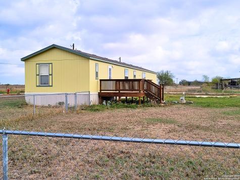 2072 County Road 421 Stockdale TX 78160