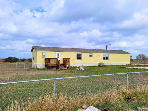 2072 County Road 421 Stockdale TX 78160