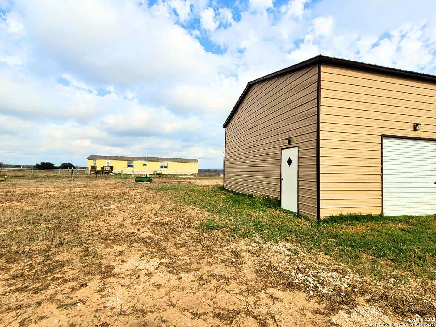2072 County Road 421 Stockdale TX 78160