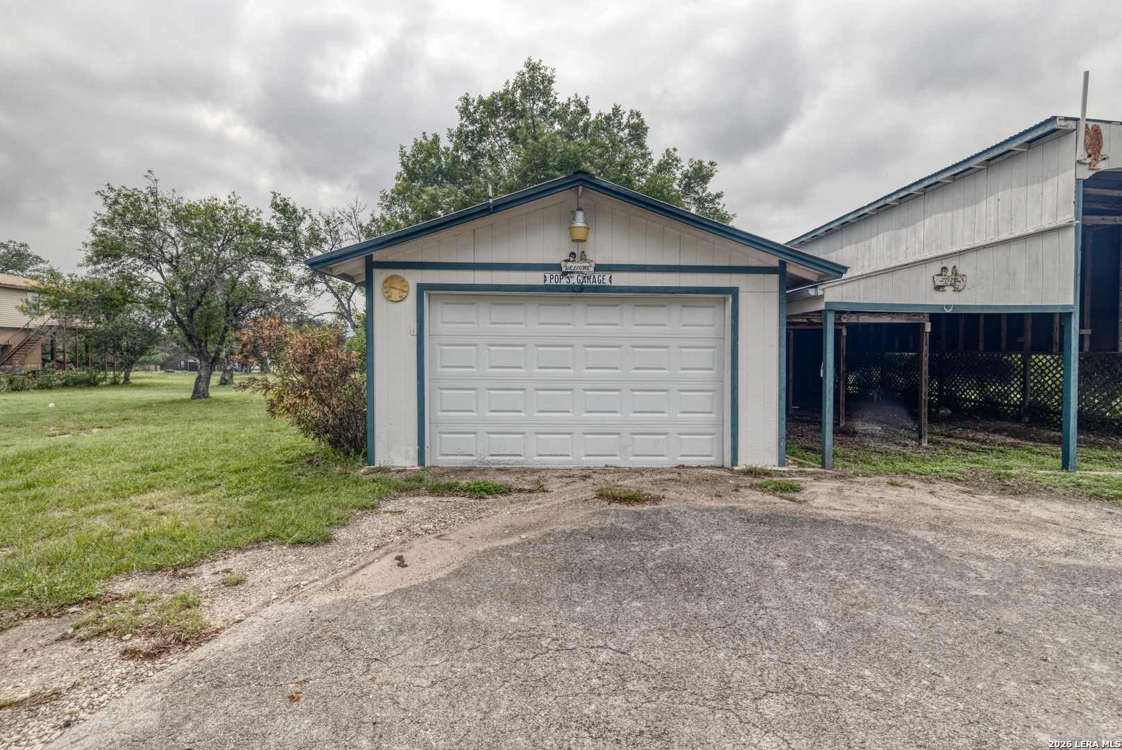 57 Leinweber Leakey TX 78873