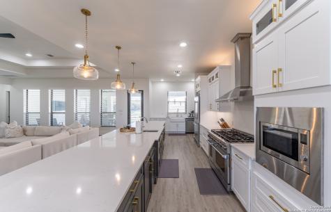 222 Colonial La Vernia TX 78121
