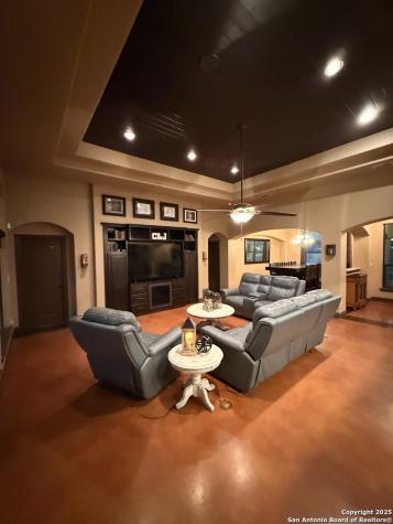 222 Colonial La Vernia TX 78121