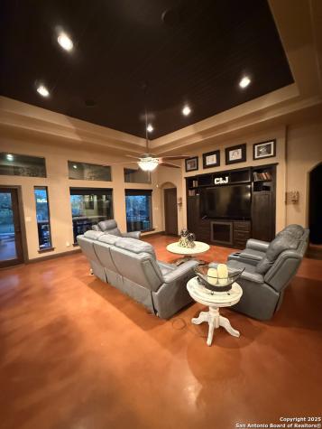 222 Colonial La Vernia TX 78121