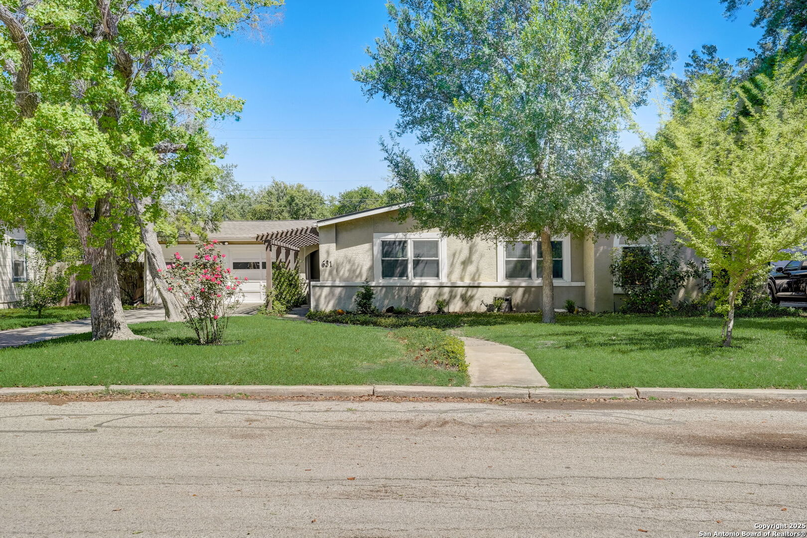 631 E Nottingham Drive San Antonio TX 78209