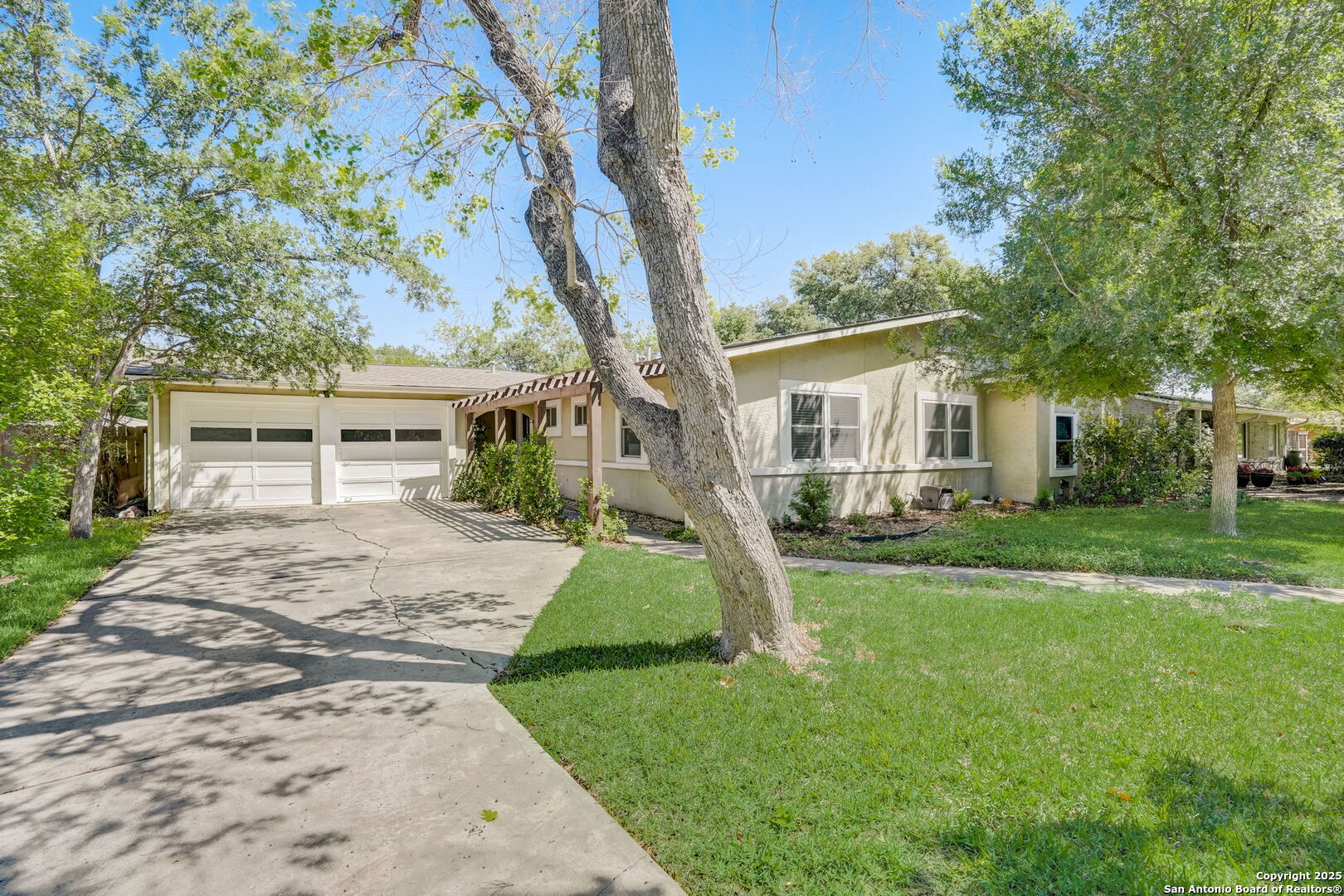 631 E Nottingham Drive San Antonio TX 78209