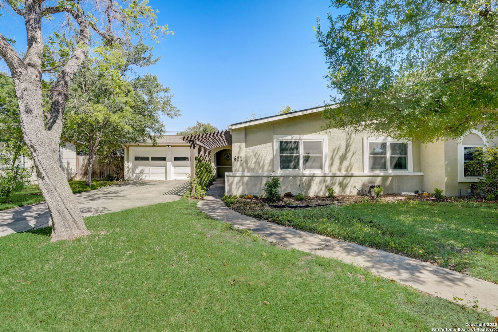 631 E Nottingham Drive San Antonio TX 78209