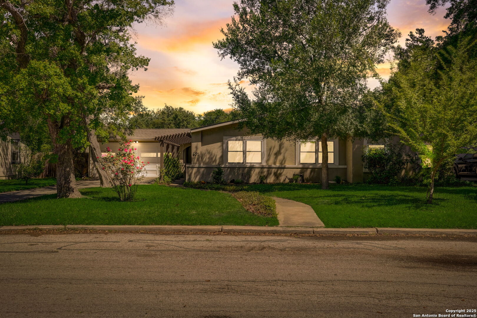 631 E Nottingham Drive San Antonio TX 78209