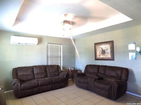 220 Calle Escuela El Indio TX 78860