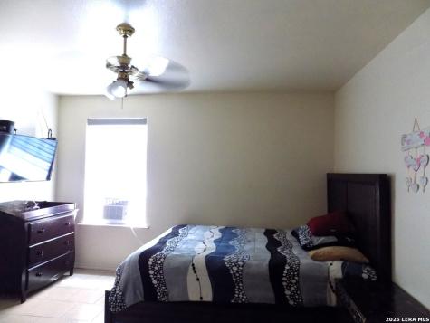 220 Calle Escuela El Indio TX 78860