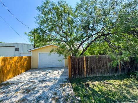 556 Fairway Circle Brackettville TX 78832