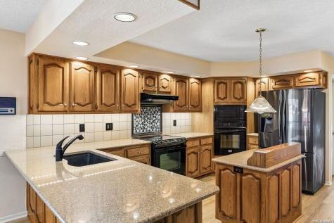6119 Shady Creek Windcrest TX 78239