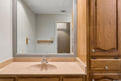 6119 Shady Creek Windcrest TX 78239
