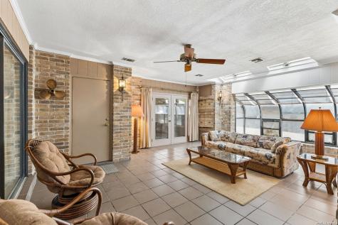 6119 Shady Creek Windcrest TX 78239