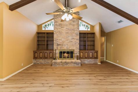 6119 Shady Creek Windcrest TX 78239