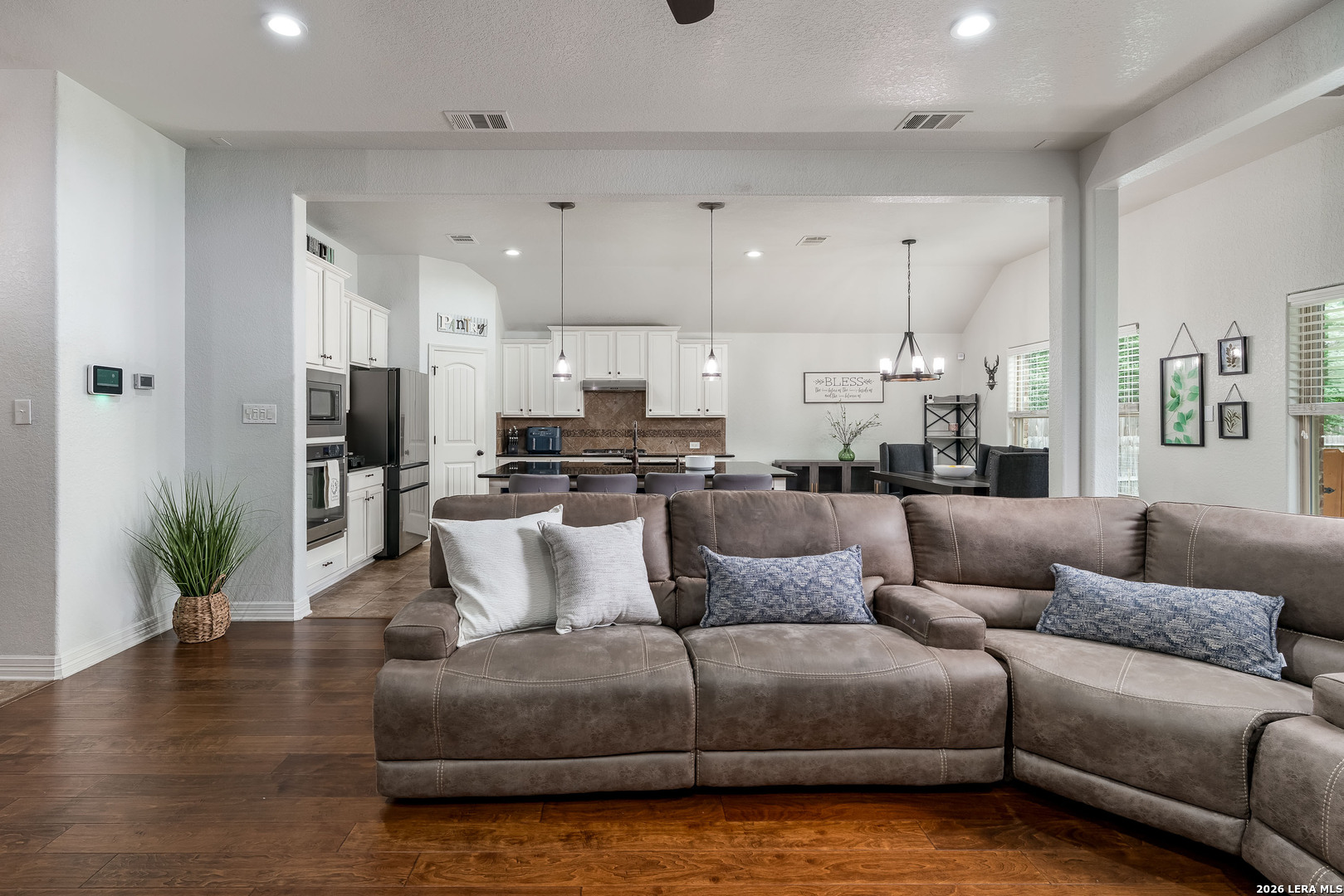 11331 Massive Mount Helotes TX 78023