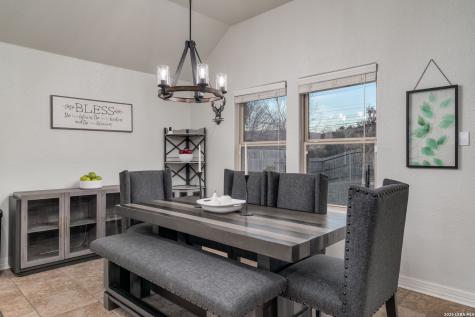 11331 Massive Mount Helotes TX 78023