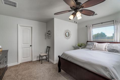 11331 Massive Mount Helotes TX 78023