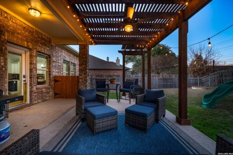 11331 Massive Mount Helotes TX 78023