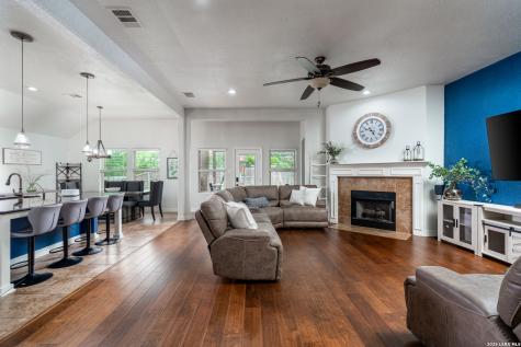 11331 Massive Mount Helotes TX 78023