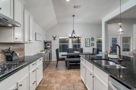 11331 Massive Mount Helotes TX 78023