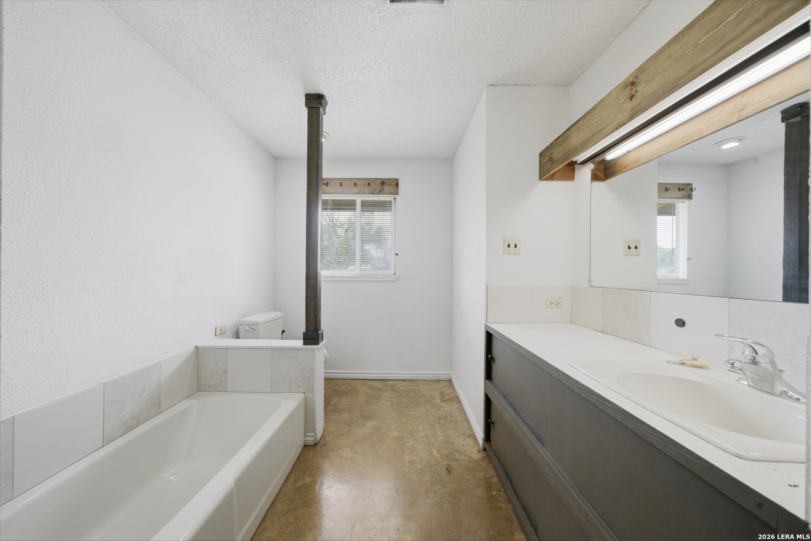 144 Oak Park Road Adkins TX 78101