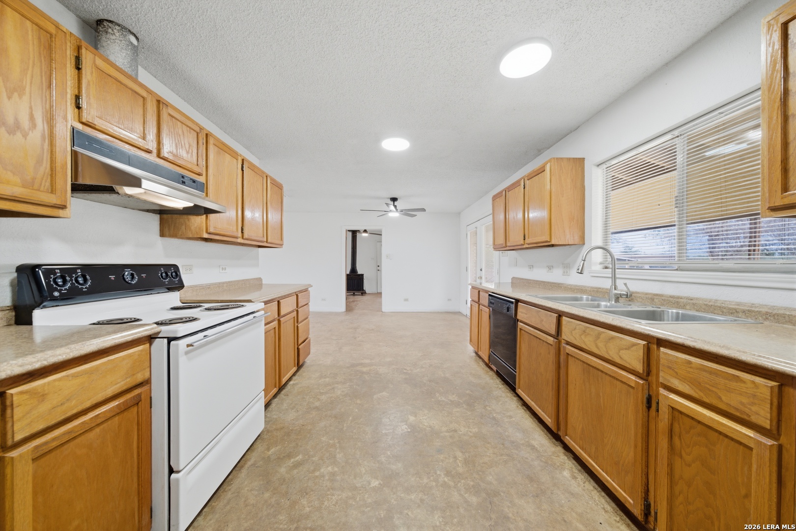 144 Oak Park Road Adkins TX 78101