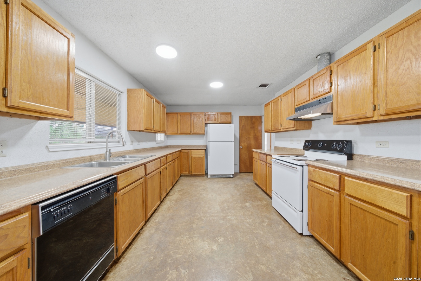 144 Oak Park Road Adkins TX 78101