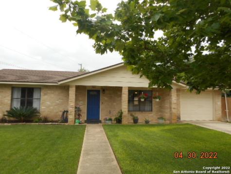 909 Anna Street Pleasanton TX 78064
