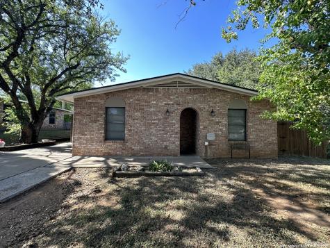 412 W Hunt Street Pleasanton TX 78064