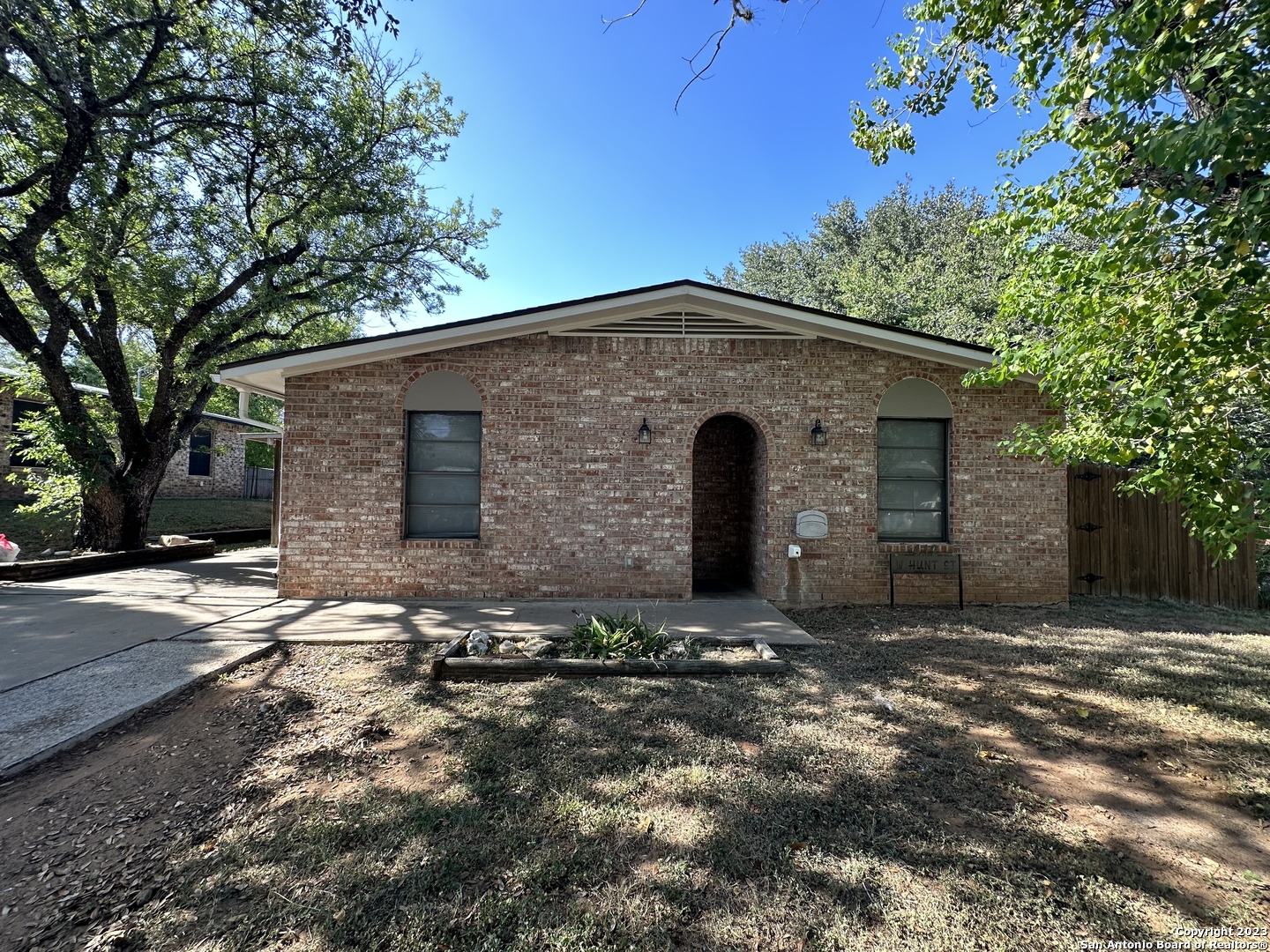 412 W Hunt Street Pleasanton TX 78064