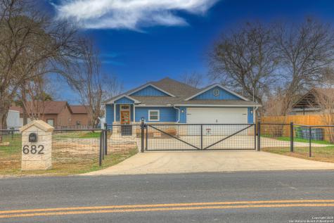 682 Stuart Road Adkins TX 78101