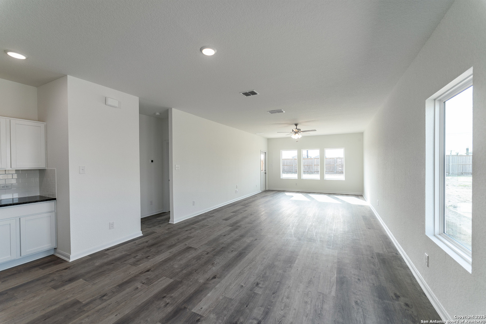 11114 Hollinger Circle Converse TX 78109
